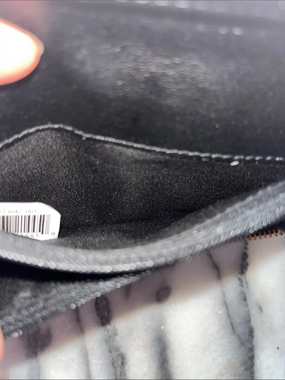 MARC JACOBS EMPIRE CITY PEBBLED LEATHER ZIP AROUND WRISTLET WALLET